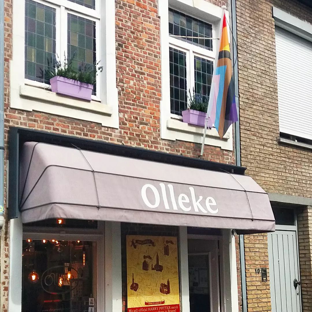 Tovenaarswinkel Olleke slachtoffer van homohaat op dag tegen de homofobie